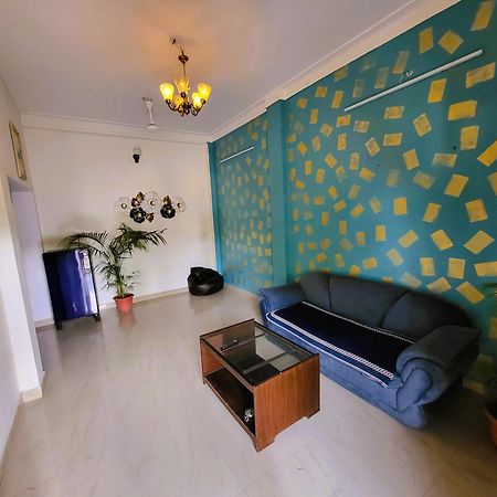 Blue Beds Homestay, Exotic 2Bhk Ac House ジャバルプル エクステリア 写真