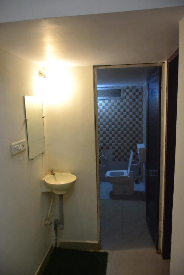 Blue Beds Homestay, Exotic 2Bhk Ac House ジャバルプル エクステリア 写真