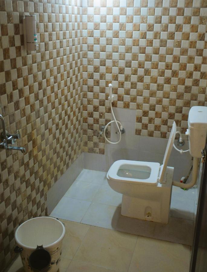 Blue Beds Homestay, Exotic 2Bhk Ac House ジャバルプル エクステリア 写真