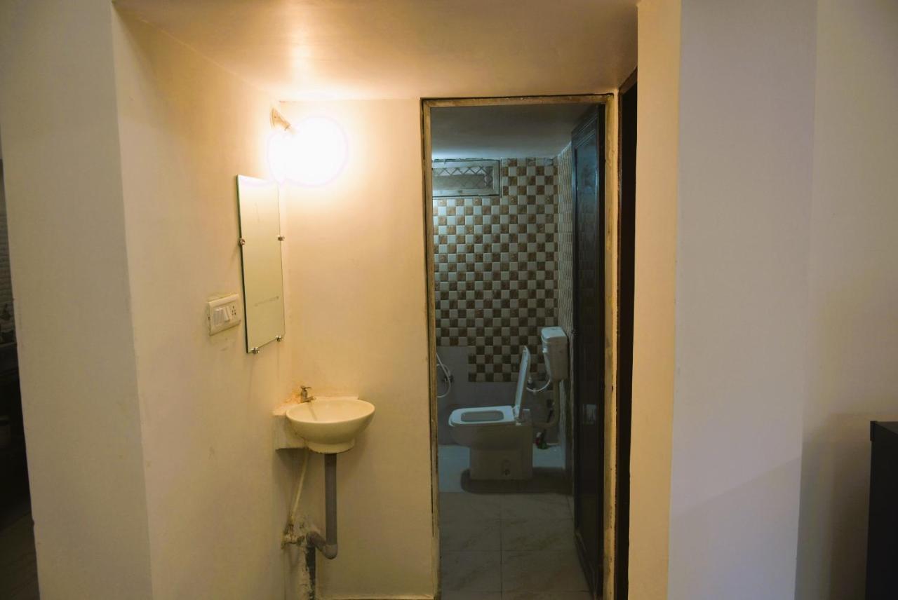 Blue Beds Homestay, Exotic 2Bhk Ac House ジャバルプル エクステリア 写真