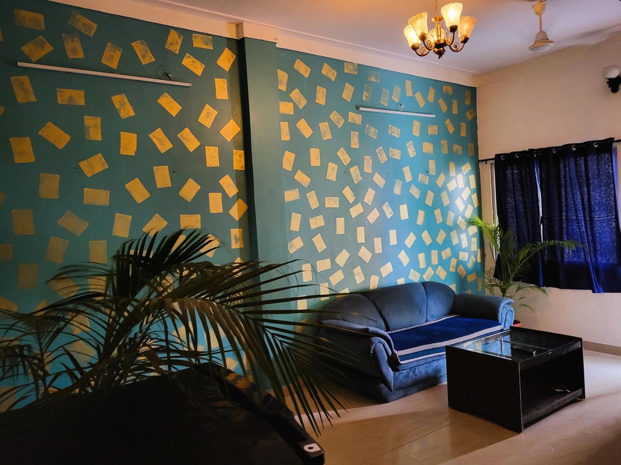 Blue Beds Homestay, Exotic 2Bhk Ac House ジャバルプル エクステリア 写真