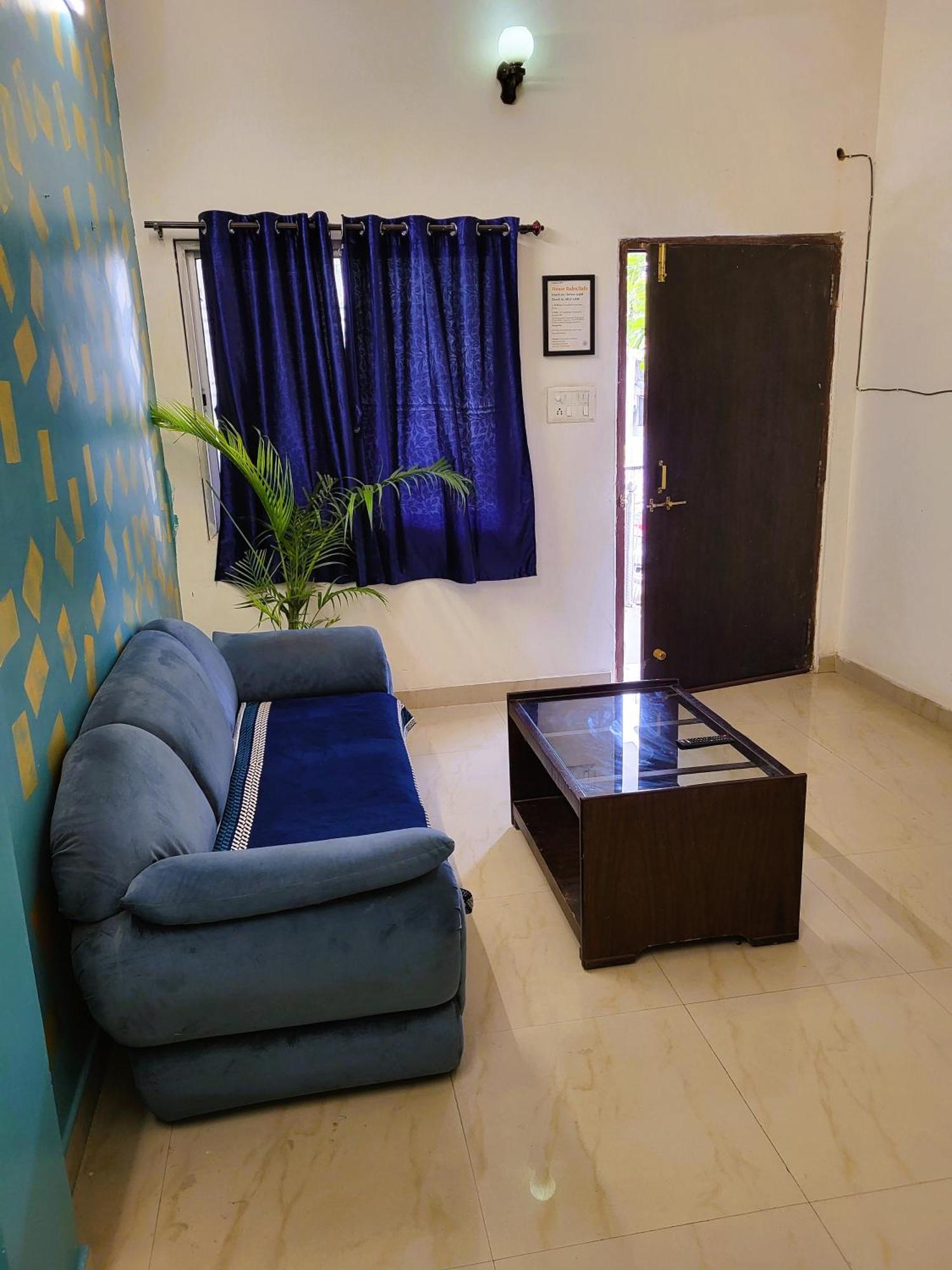Blue Beds Homestay, Exotic 2Bhk Ac House ジャバルプル エクステリア 写真