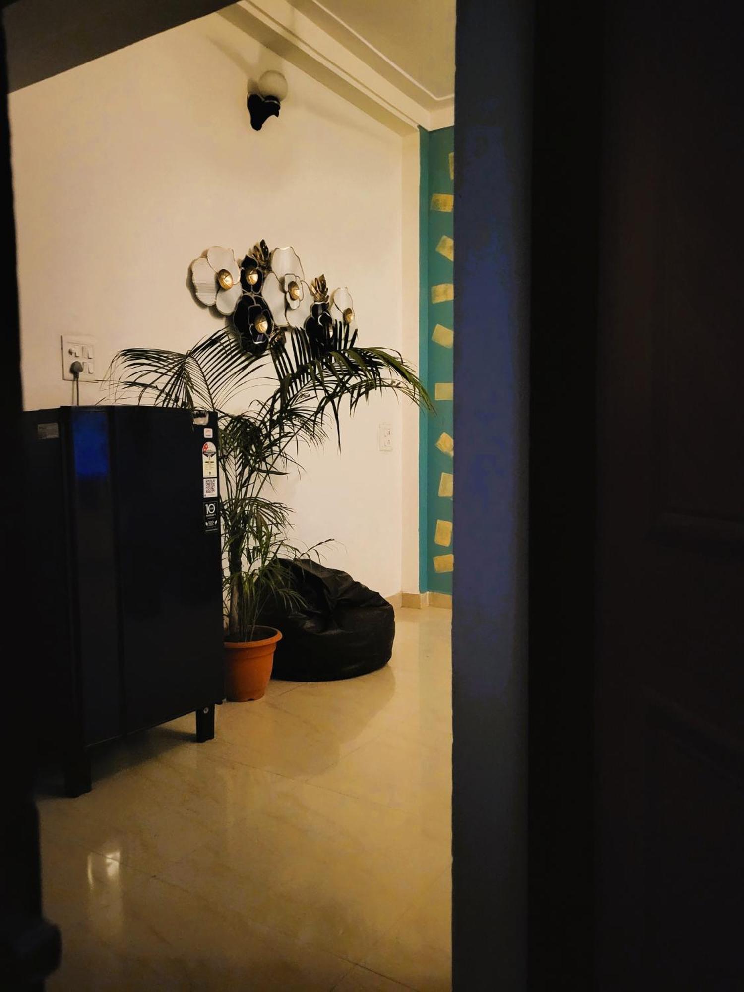 Blue Beds Homestay, Exotic 2Bhk Ac House ジャバルプル エクステリア 写真